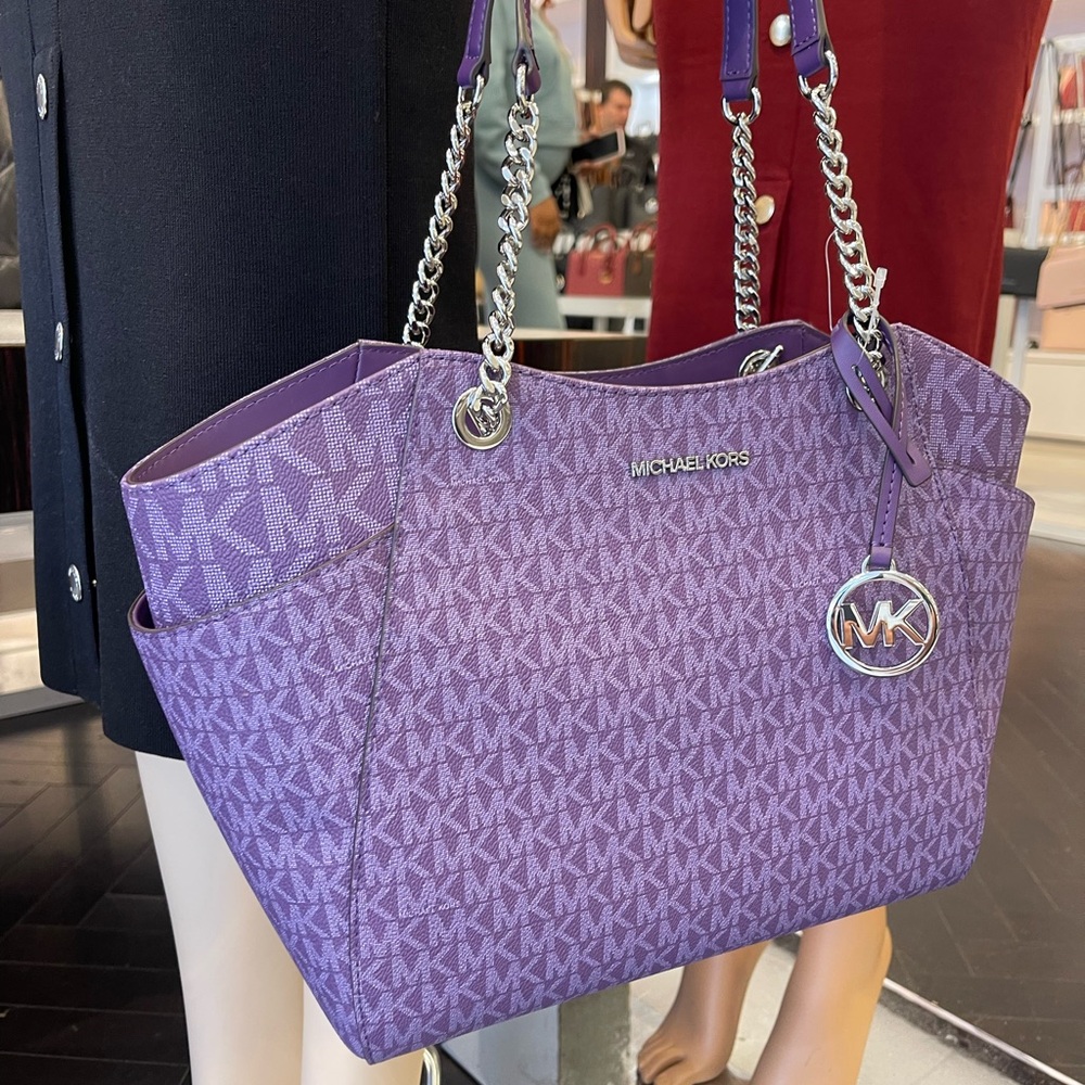 MICHAEL KORS
Jet Set Travel Lg Signature Chain Shoulder Tote
Dark Purple
NWT - Picture 15 of 16